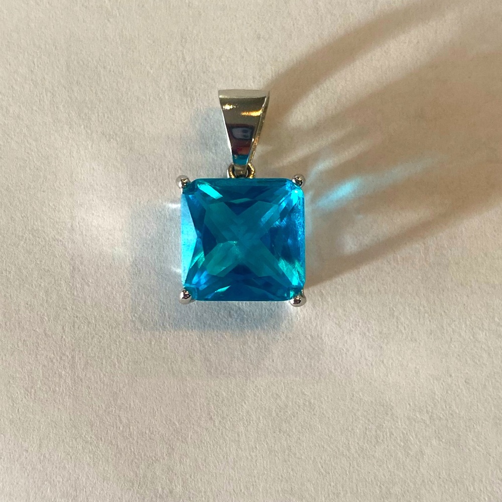 Basket-set Square Aquamarine and Silver Pendant